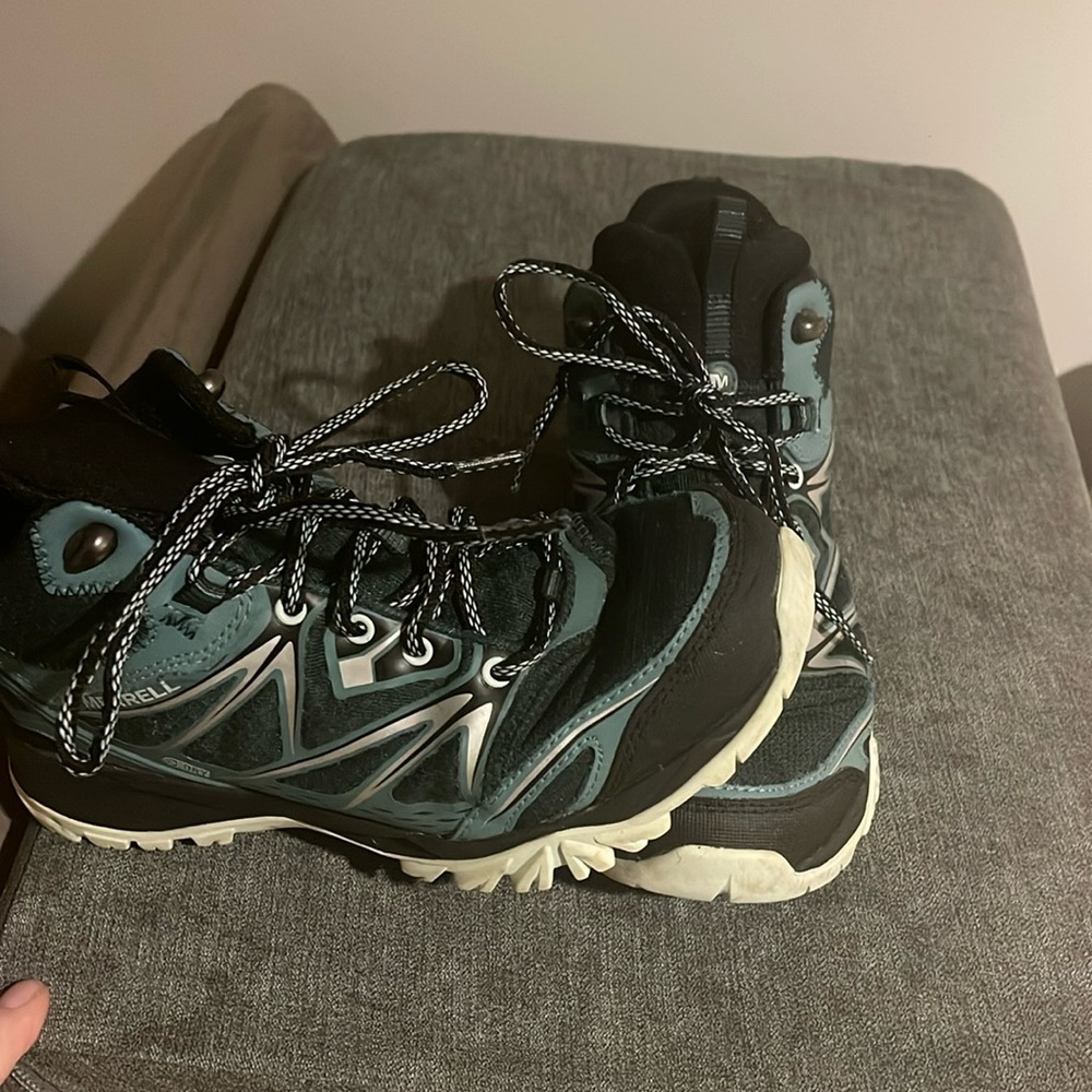 Merrell size 7 hiking boots worn once